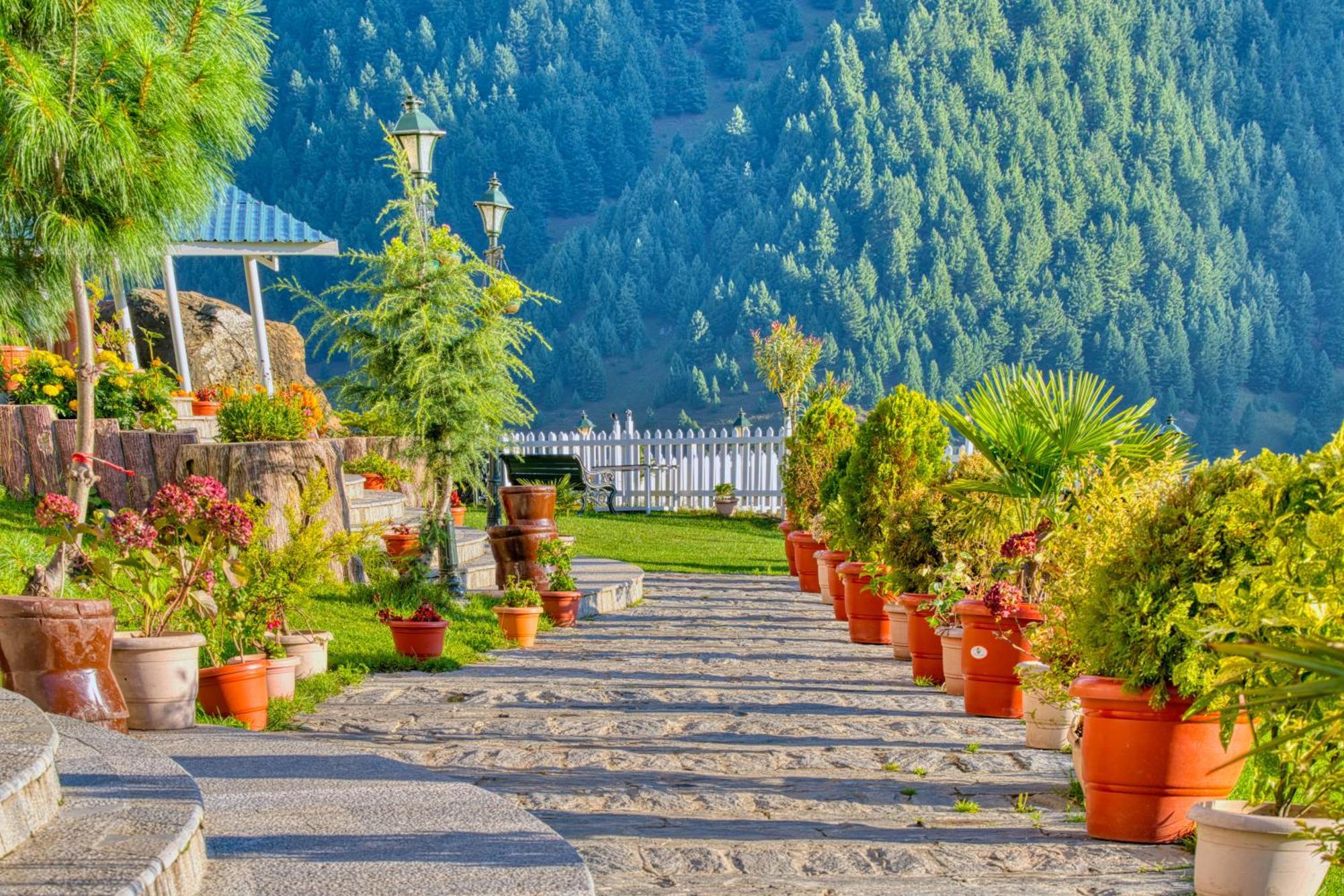 Golden Meadows Hotels & Resorts Sonamarg Bagian luar foto