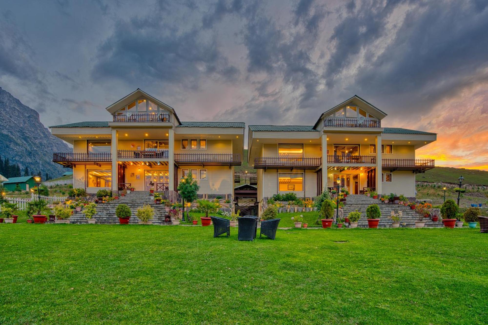 Golden Meadows Hotels & Resorts Sonamarg Bagian luar foto