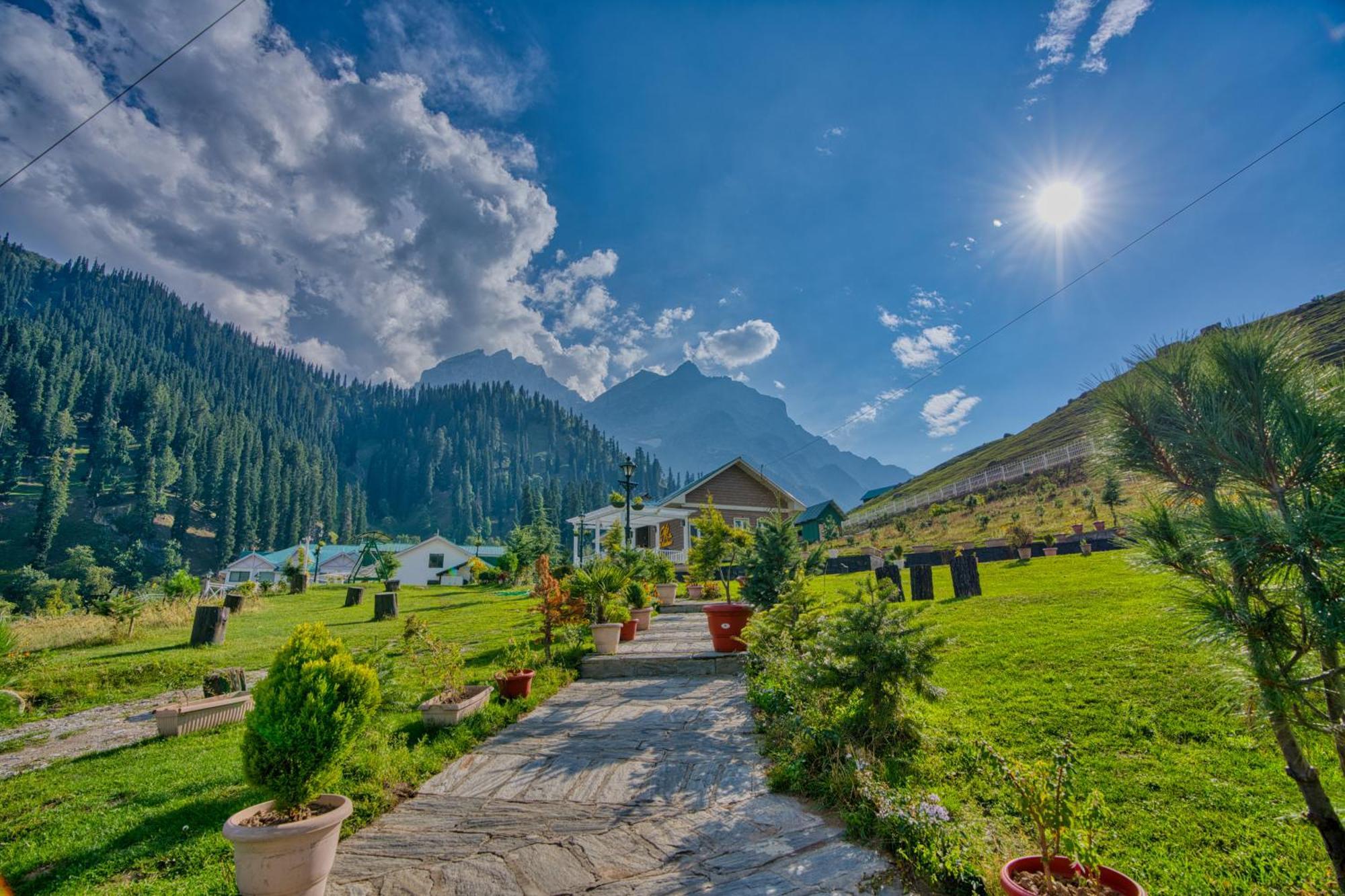 Golden Meadows Hotels & Resorts Sonamarg Bagian luar foto