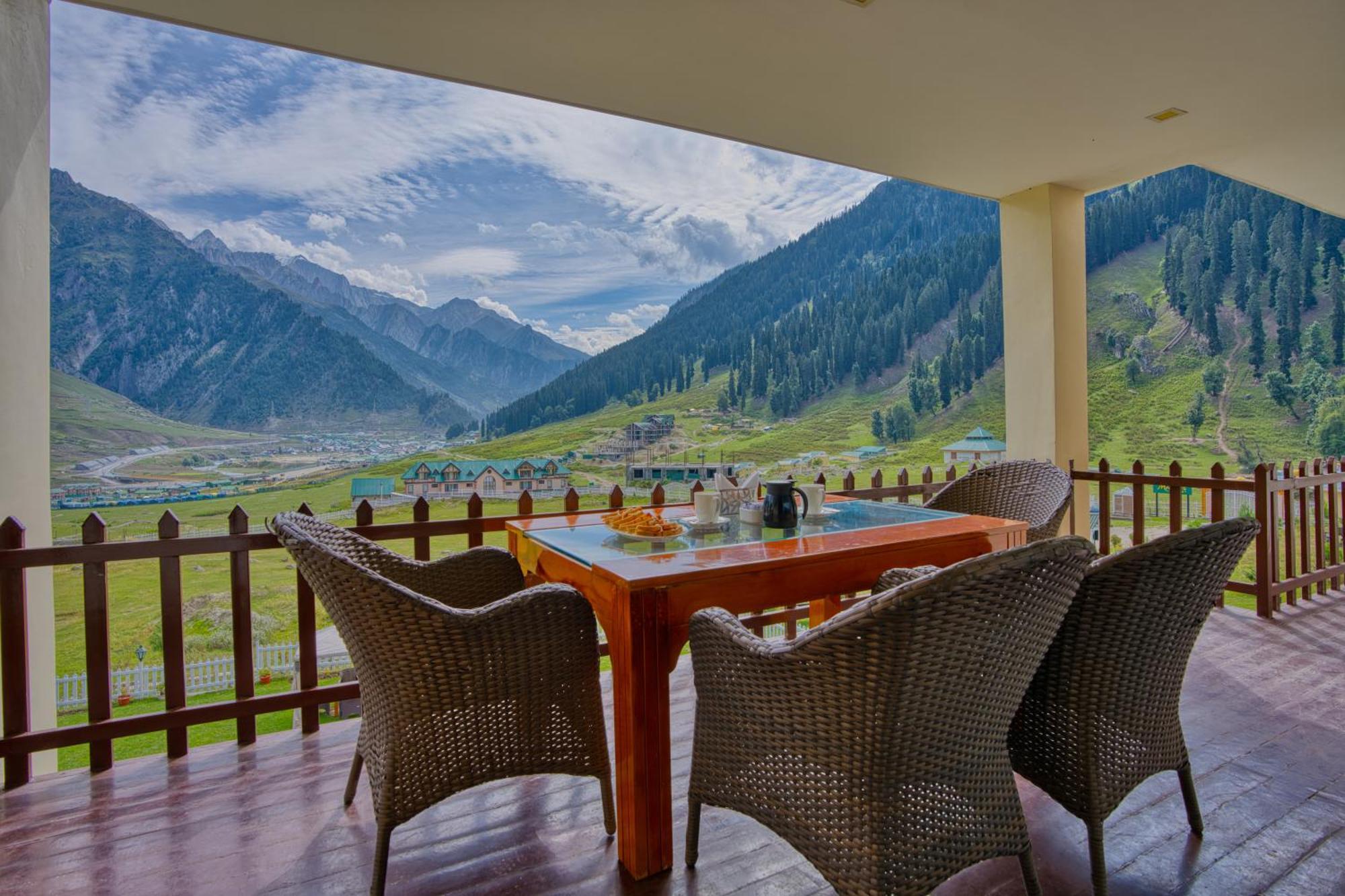 Golden Meadows Hotels & Resorts Sonamarg Bagian luar foto