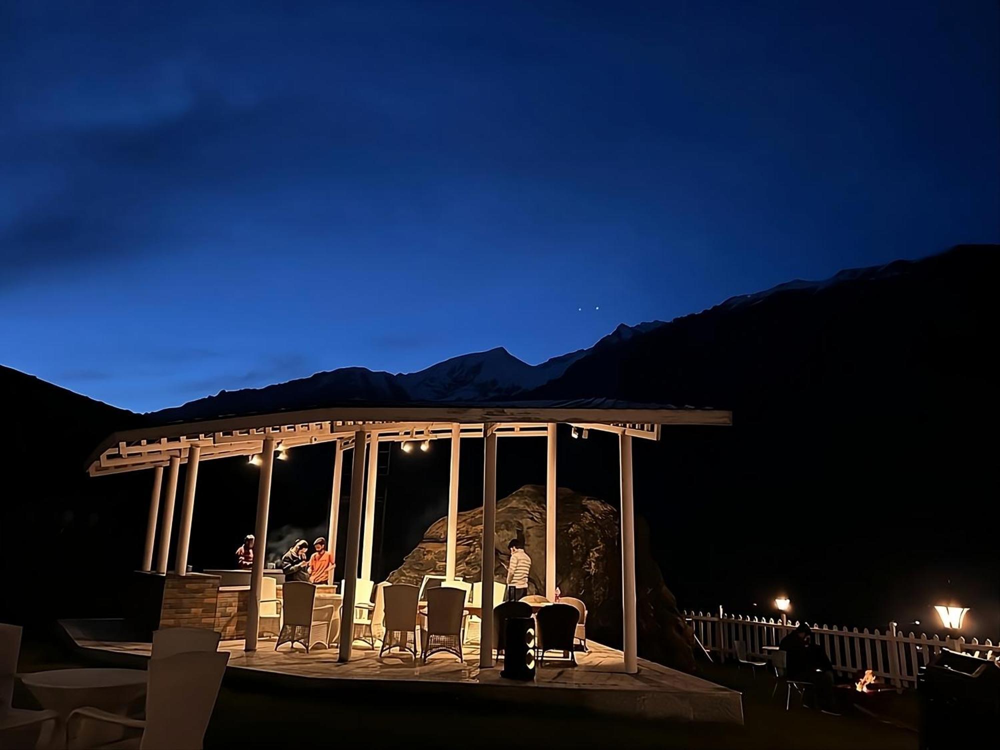 Golden Meadows Hotels & Resorts Sonamarg Bagian luar foto