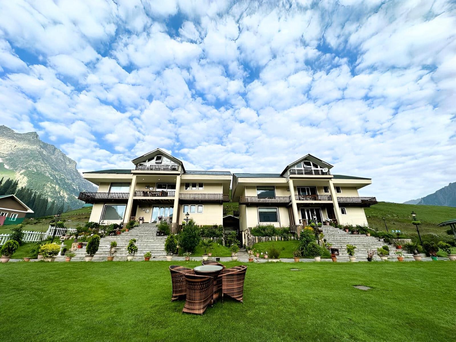 Golden Meadows Hotels & Resorts Sonamarg Bagian luar foto