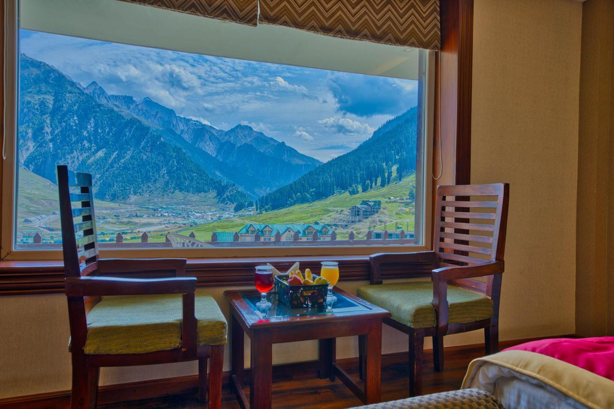 Golden Meadows Hotels & Resorts Sonamarg Bagian luar foto